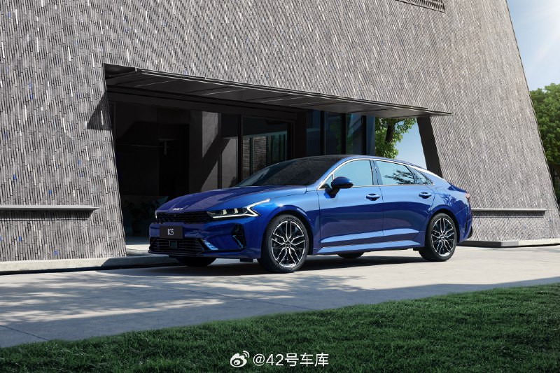 今天，2025 款起亚 K5 上市了，13.98 万元起售。配图