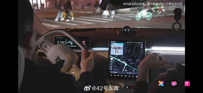 李斌直播城區智駕總結：超過 30 km 路程，一共接管 1.5 次。配圖