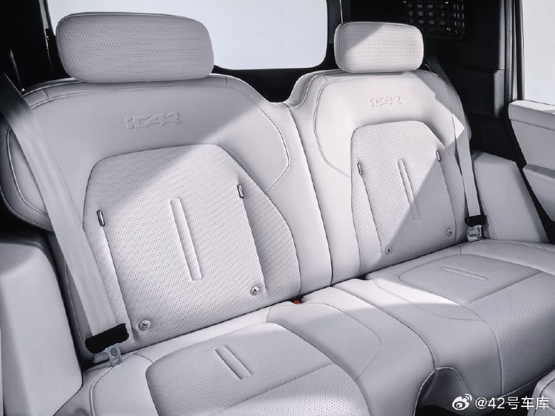 iCAR V23 是一辆五座车配图