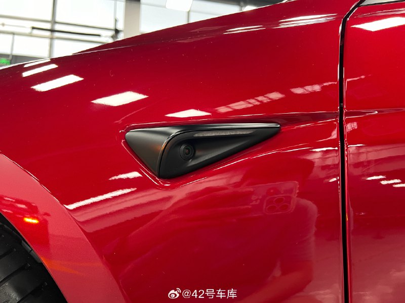 Model 3 焕新版搭载 HW 4.0 自动驾驶硬件。配图