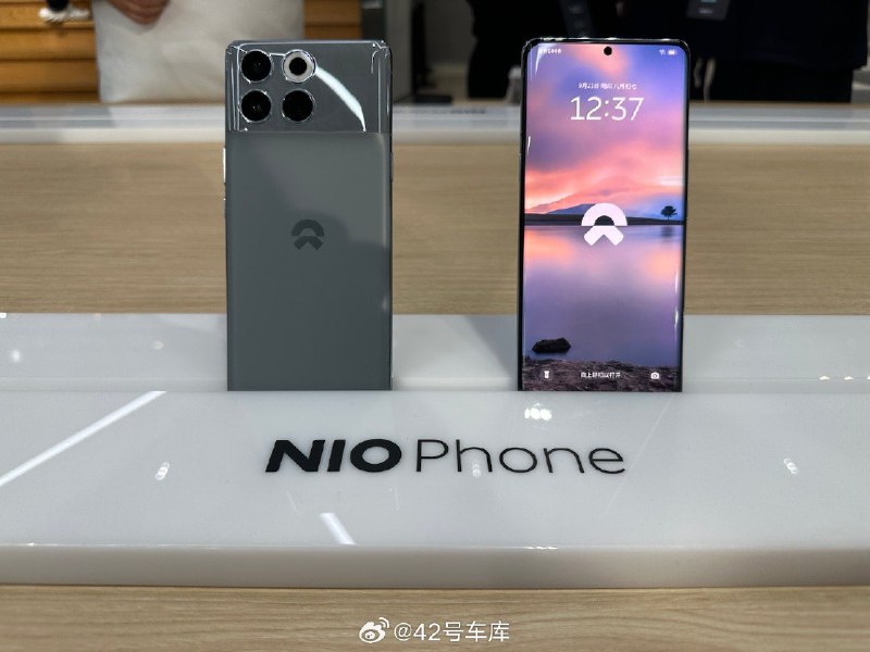 另外一波 NIO Phone 的上手圖。大家覺得怎麼樣？配圖