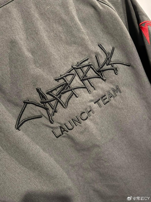 Cybertruck交付在即，已经有员工匿名展示了收到的专用制服[doge]配图