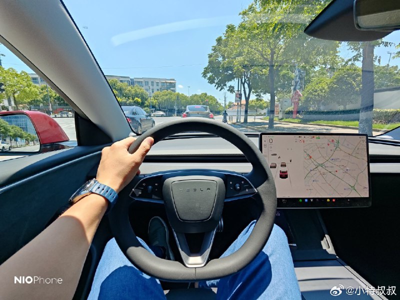 他大哥 Model S P 呀🐱//@CHEN4NAN:50w以上哪个比他爽配图