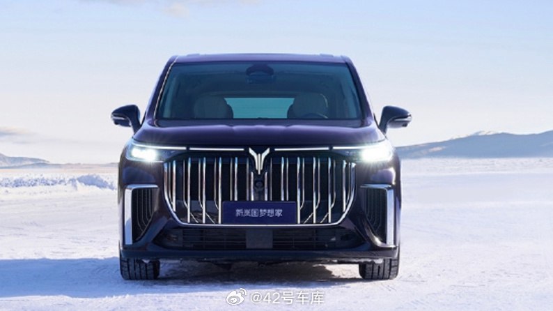 近日，岚图梦想家迎来了 OTA 3.0 升级，包括 12 项新增功能和 25 项体验优化。配图