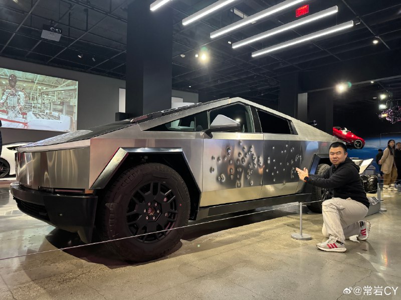 双枪老太婆版Cybertruck[二哈]美国·彼德森汽车博物馆配图