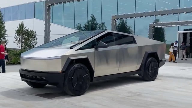 Tesla Cybertruck To Debut With 350-Mile Range, Skip 500-Mile Trim For Later: Rumor | If true, the Chevrolet Silverado EV will remain king of the range wars with its 450-mile battery.配图
