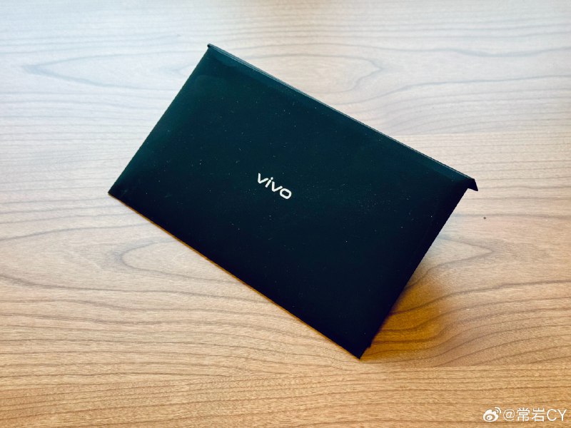 正好我明天复出，去看看vivo十一年后“从一到百”的X100系列之作。配图