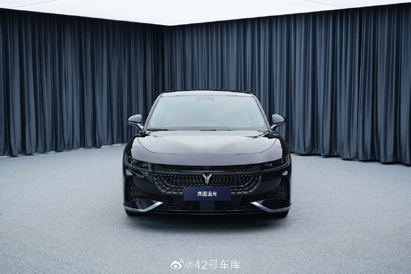 岚图追光 PHEV 版车型曝光。配图