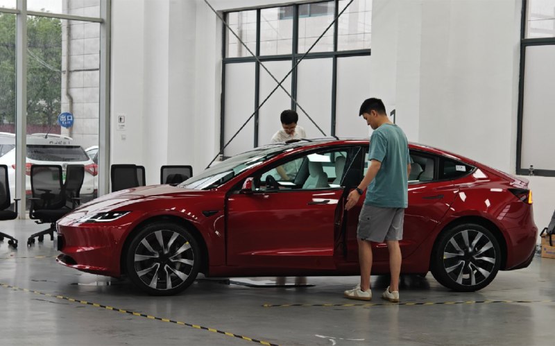 续上次静态体验了焕新版 Model 3 之后，明天将动态试驾，大家有什么想问的可以在评论区告诉我们，试驾完将第一时间解答~ [打call][打call][打call]配图
