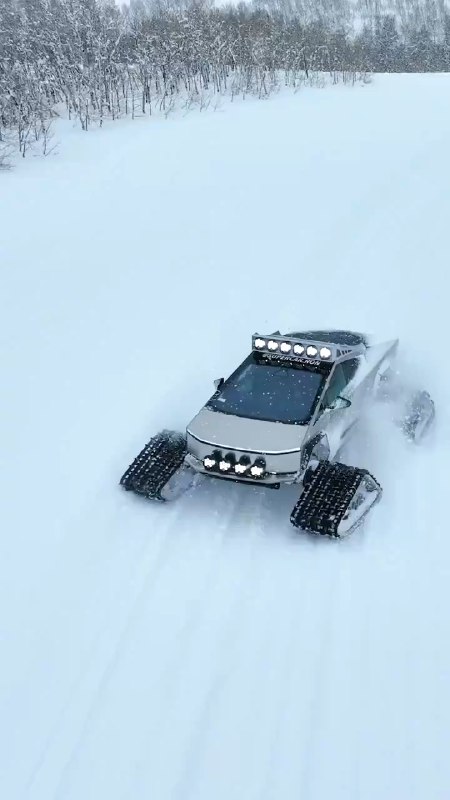 雪地履带版 Cybertruck 的第一段野外视频来了，能限制它的只有电能了[doge]常岩CY的微博视频配图
