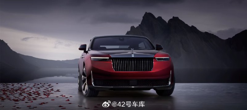 劳斯莱斯发布新车：Droptail，图片里这一台叫做 La Rose Noire Droptail。配图