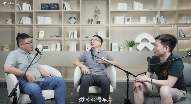 这会儿提到了蔚来做自研的出发点配图