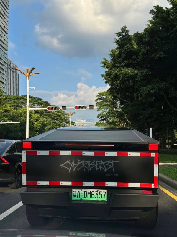 这是之前那台上牌的车？配图