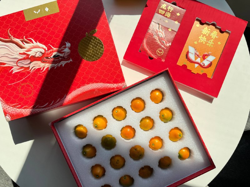 五菱的这个新春礼盒，有点意思还可食用～配图