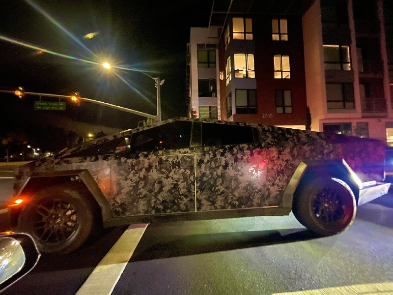 Dark digital camo at night is 🔥配圖
