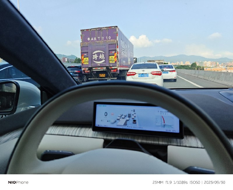哈哈哈。昨天下午三点上海出发去湖南，现在还没开出300KM，还在安徽呢。配图
