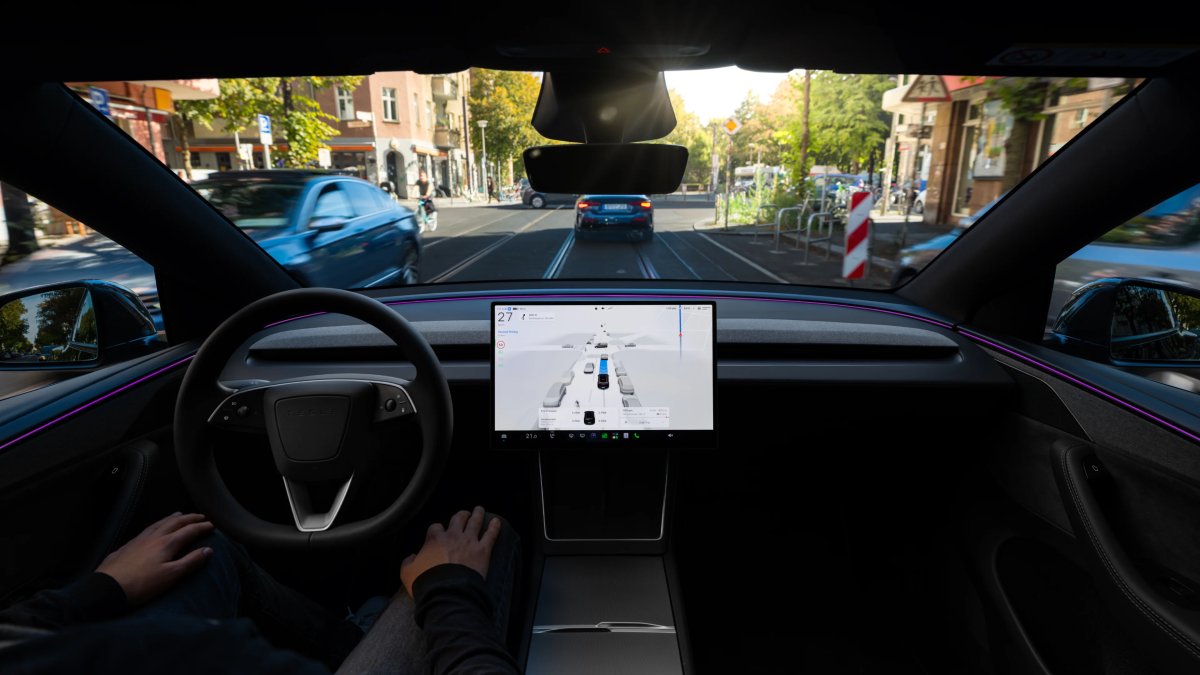 特斯拉称FSD获拉脱维亚批准 成第10个欧盟国家、全球第18个市场配图
