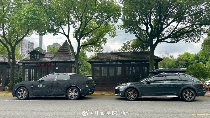 A4 allroad 的车高是 1,490 mm。这么多比下来小米 SUV 目测车高应该低于 1.6 米，确实是属于比较低趴的 SUV配图