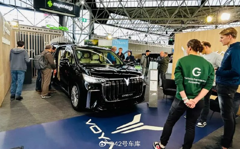 近日，东风进出口公司与伊比利亚半岛最大汽车集团 Salvador Caetano Group 签署合作协议并共同宣布，岚图、猛士等品牌将在今年陆续登陆西班牙、葡萄牙市场，为南欧用户提供优质的产品及服务。配图
