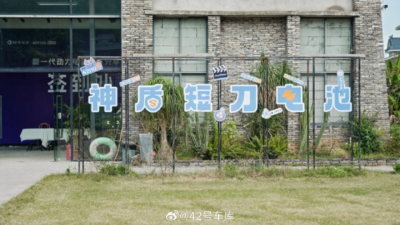 吉利银河 E5 上市 67 天，交付量超过 3 万，已经成为了吉利旗下的又一个新能源爆款。配图