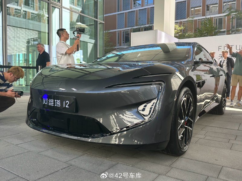 阿维塔 12 的一些现场实拍图。配图