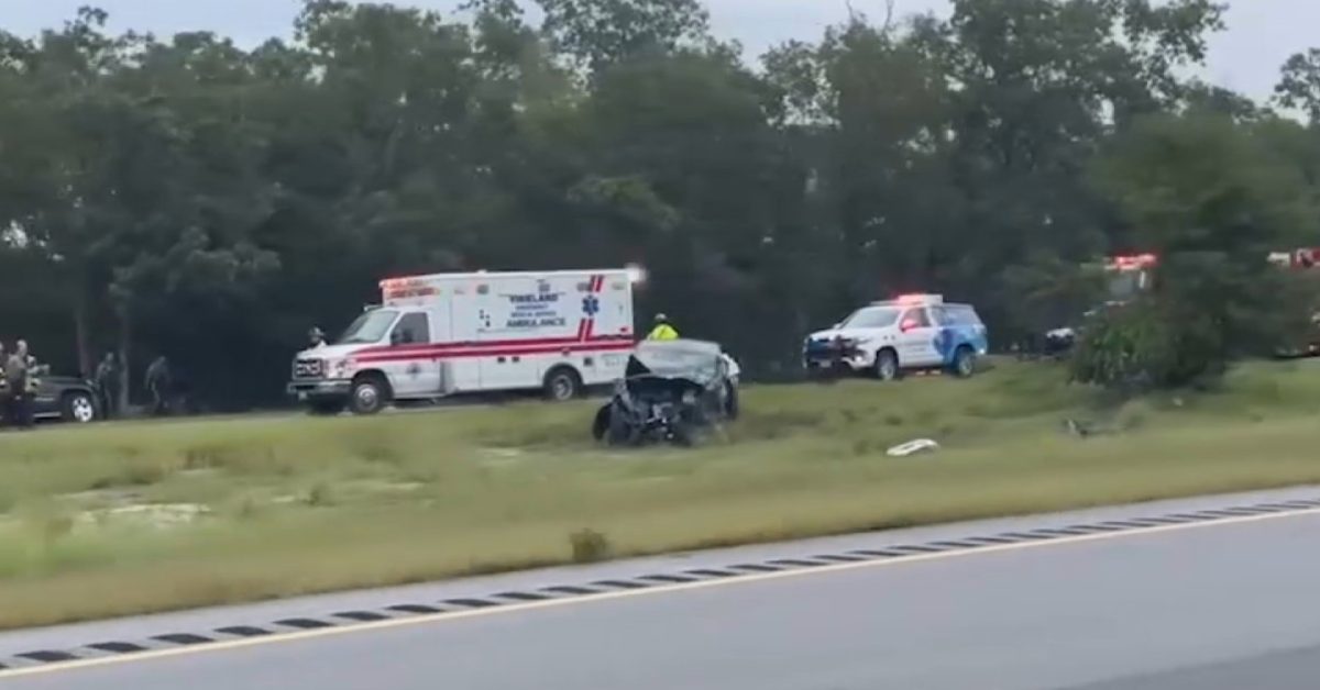 Electrek 长文梳理：特斯拉向 NHTSA 报告确认涉致命事故车辆辅助驾驶处于激活状态配图