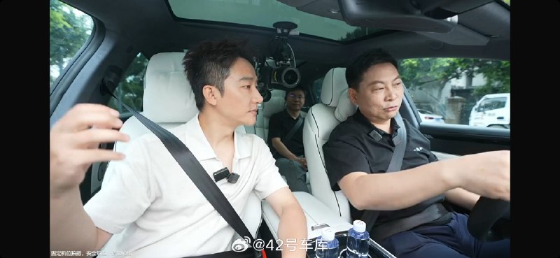 余总直播里跟黄轩说等 L3 的时候，驾驶员可以短暂闭眼，但系统监测到之后十几秒就会发起警示，看样子想要真的实现车内活动自由，怕还是得到等到 L4 …配图