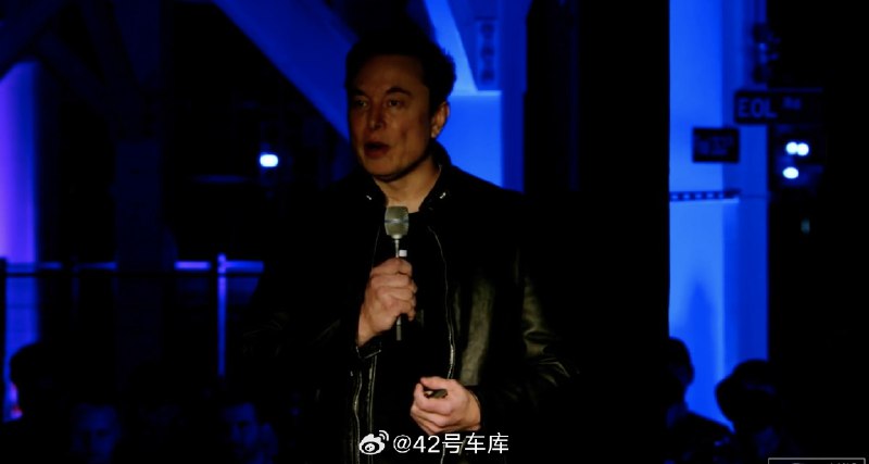 马斯克表示：我们不知道世界末日什么时候来临， Cybertruck 可以帮你躲避。配图