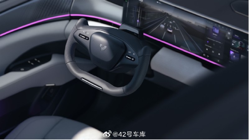 极越 01 上线 U 型方向盘。配图