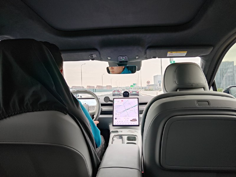 这么早就要开一个半小时去拍个车，真的困，还是驾享安逸。配图