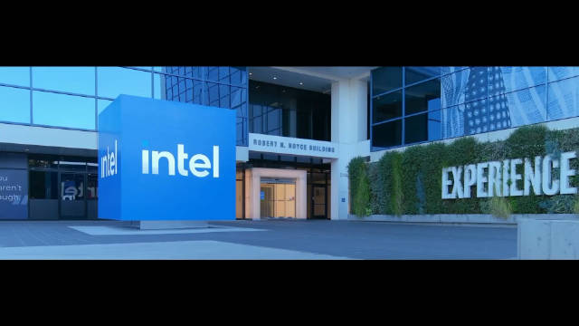 Intel CEO做俯卧撑这事，是发布会玩梗的一个极好的例子。配图