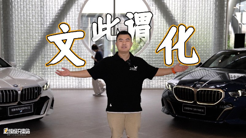 当我站在清名桥上的时候，我对于什么叫做文化变迁有了极其直观的认识，视野一公里之内依次有着明代、民国和当代的三座不同规格的桥梁，近处的古坊、远处的高楼以及高低的天色河影一起难以拆分，而这就是文化。配图