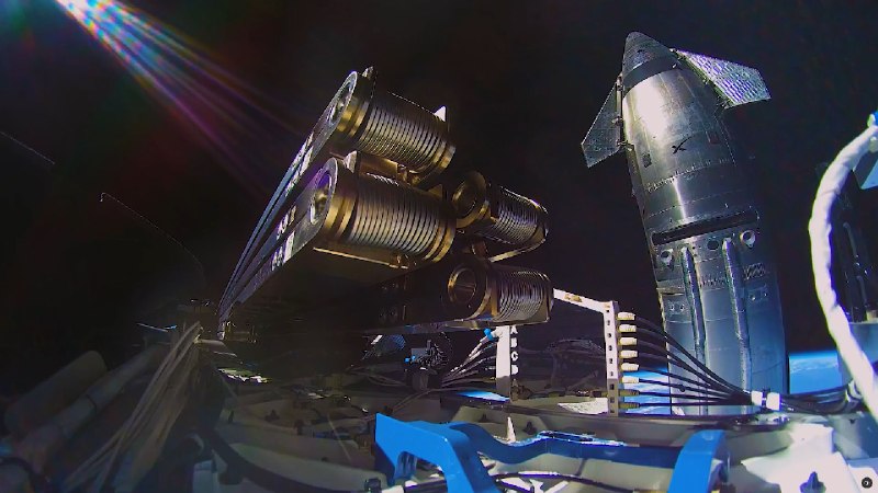 SpaceX 星舰第14飞部署26颗星链V3卫星，马斯克称明年有望每周一发配图