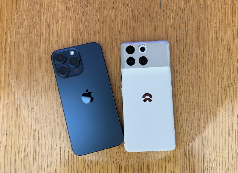 Apple Store 店员小哥：啊！你这是蔚来手机吗？是买车送的吗？[允悲][允悲][允悲]配图