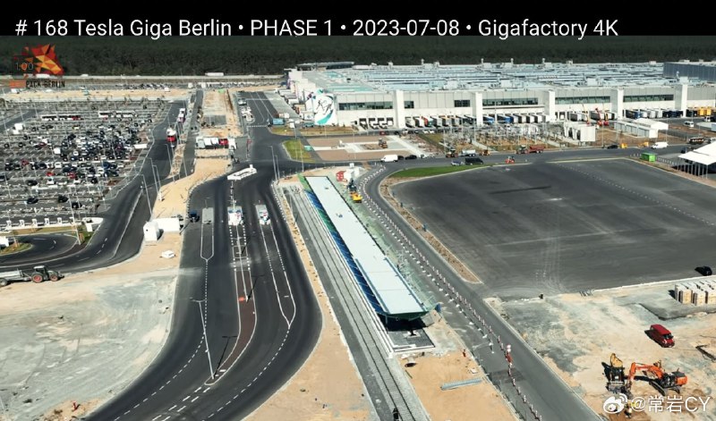 Giga Berlin为员工准备的通勤火车站即将竣工。配图