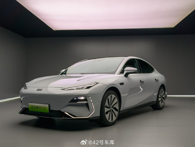 外观颜值满分 10 分的话，你们觉得银河 E8 可以给几分呢？配图