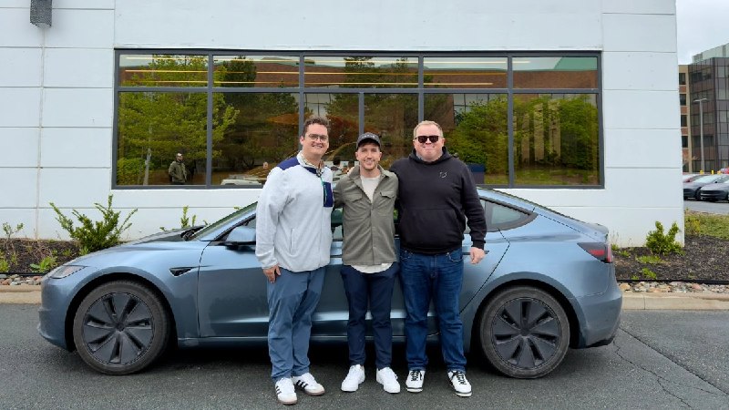 Tesla FSD 完成加拿大横跨东西海岸全程无干预驾驶配图