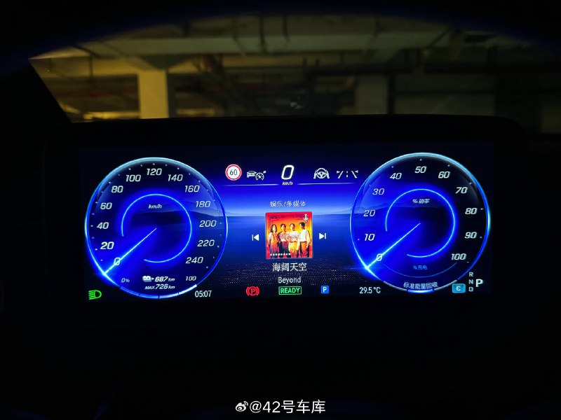 刚刚完成了一次奔驰 EQE 的长途旅行，全程 308 公里。行程结束之后表显 33% 电量，车辆预估还有 176 km 续航。配图