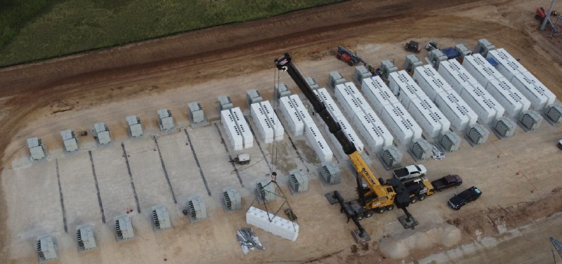 41 @Tesla Megapacks now installed at Giga Texas. https://t.co/hHRoCcGmvV配图