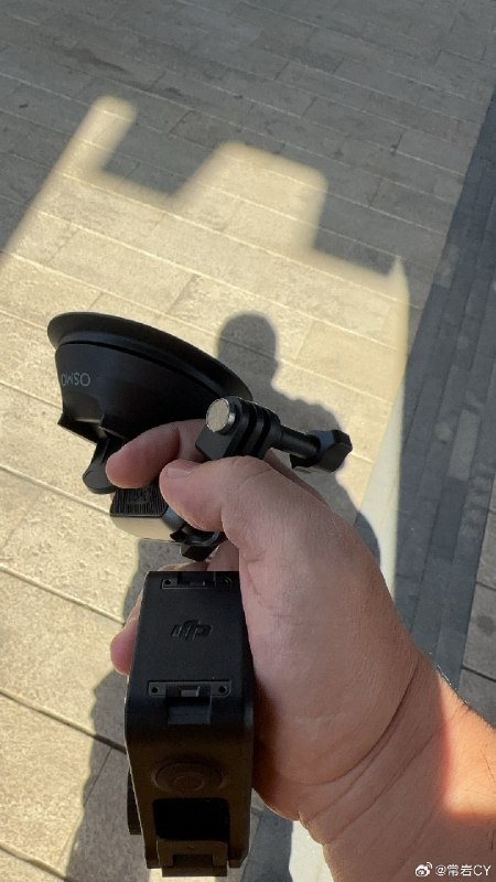 我都 36 了，为啥还没长啊//@李伟龙-lwl:啊，您头上还没有长出摄像头吗？？这可得抓紧了啊！配图