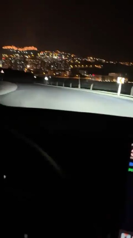 特斯拉通过软件 OTA 的方式给部分旧款车型增加了矩阵大灯功能。配图