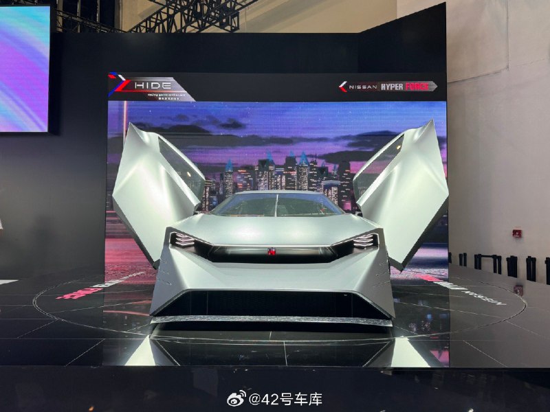 日產的展台，展示了一輛名為 HYPER FORCE 的純電概念車，最大輸出功率可達 1,000 千瓦。配圖