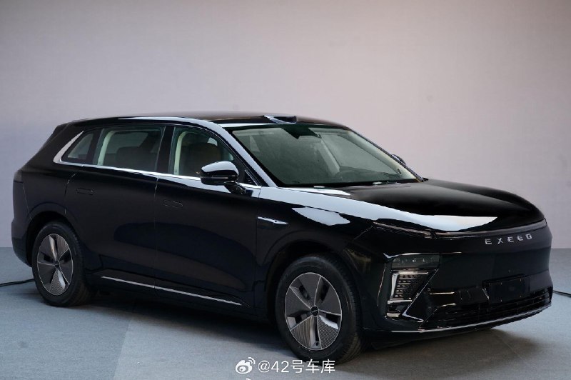 星纪元 ET 将于 2024 年 1 季度上市，新车定位纯电动中大型 SUV 车型，上市后将进入 20-30 万的主流市场。配图