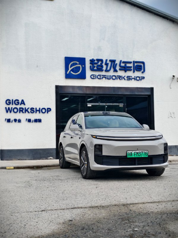 谢谢曾老师推荐！大佬个锤子，不过今年实体店可太难了[允悲]记得有年春节我跟曾老师一起开车回老家，路上我困得快睡着了，曾老师一看吓得赶紧跟我换位，然后一路开了几百公里不敢再让我开了～😂配图