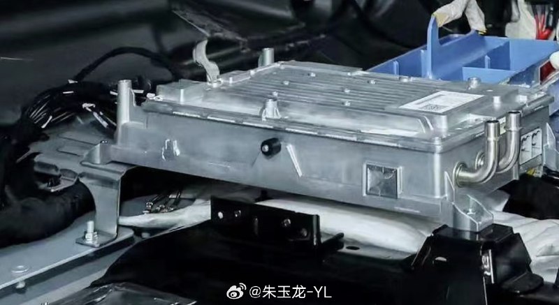 好一波科普。//@Rocky刘毅林:是的，这个铁盒盒里，就是Orin，自动驾驶控制器XPU，另外，G6提升了集成度，这里面还包含车载系统控制器CDU。配图