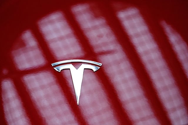 Tesla’s NDA Breach Claim Against Rivian Employees Heads to Trial配图