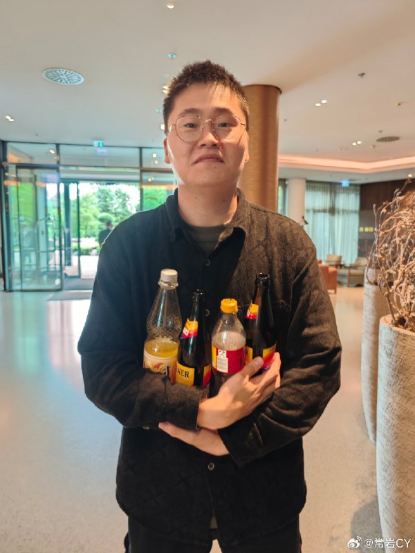 新出行不愧是国内新生活方式的倡导媒体，不仅推动了新能源车的发展，也在身体力行推动环境保护。配图