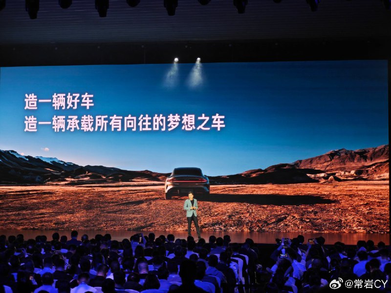 小米 SU7 还有个创始版，已经生产了 5000 辆现车，4 月 3 日开启交付。配图