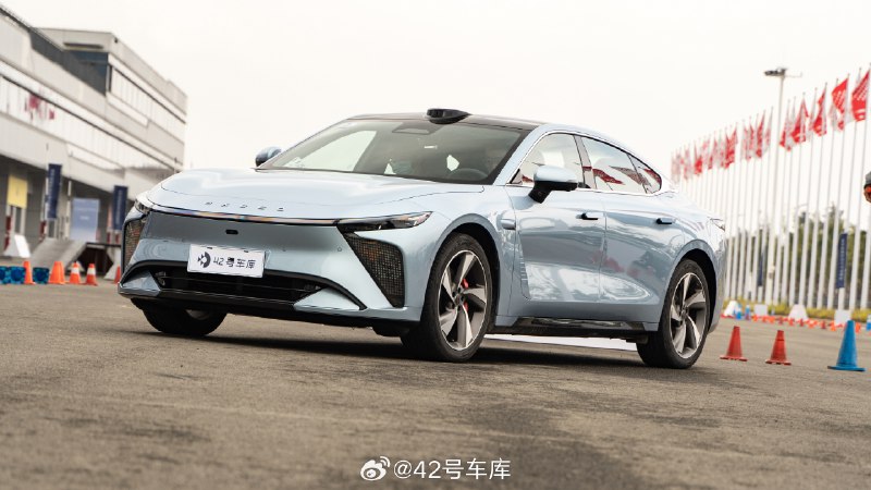 上周去试驾了星纪元 ES，保密解禁，可以跟大家分享一波了。配图
