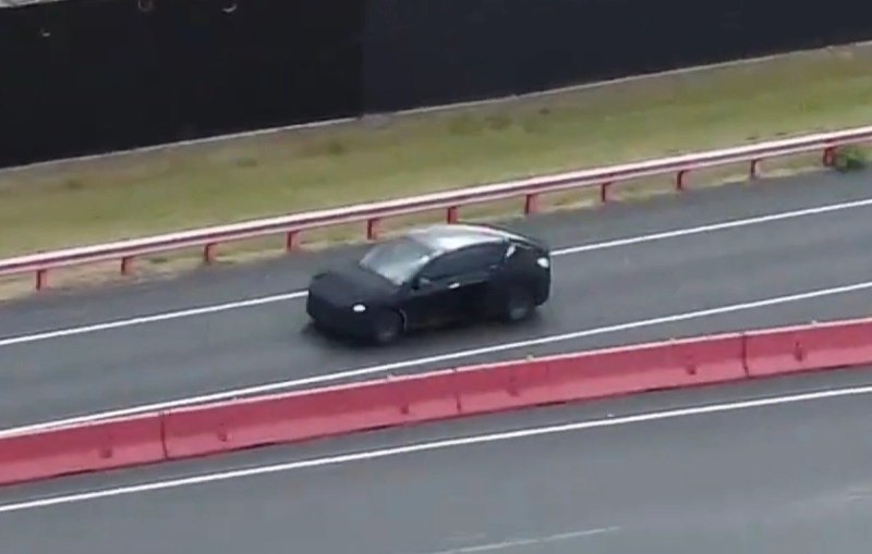 Model Y L 伪装车在 Fremont 工厂测试配图